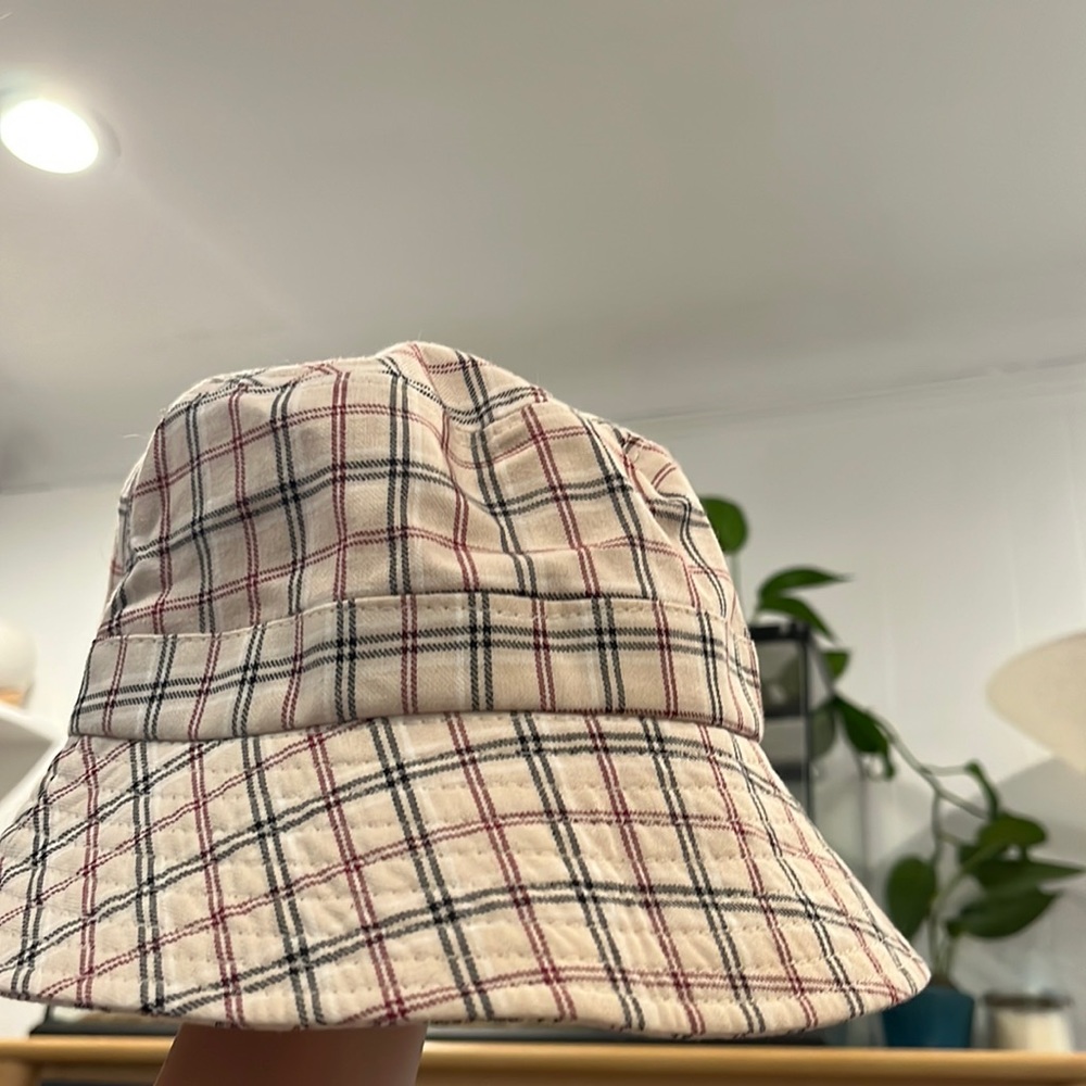 offbrand burberry bucket hat